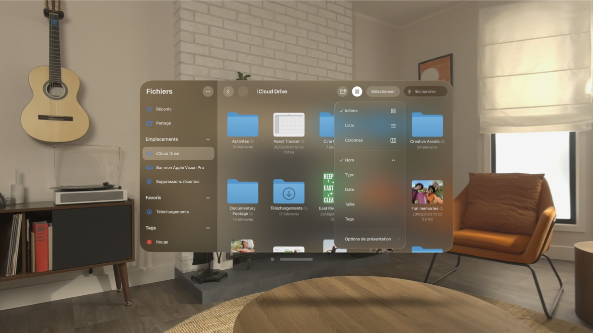 L’app Fichiers sur l’Apple Vision Pro, affichant des options permettant de modifier l’ordre de tri des fichiers.
