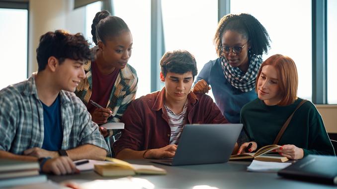 Eliott&nbsp;: l'IA qui révolutionne le soutien scolaire pour collégiens et lycéens