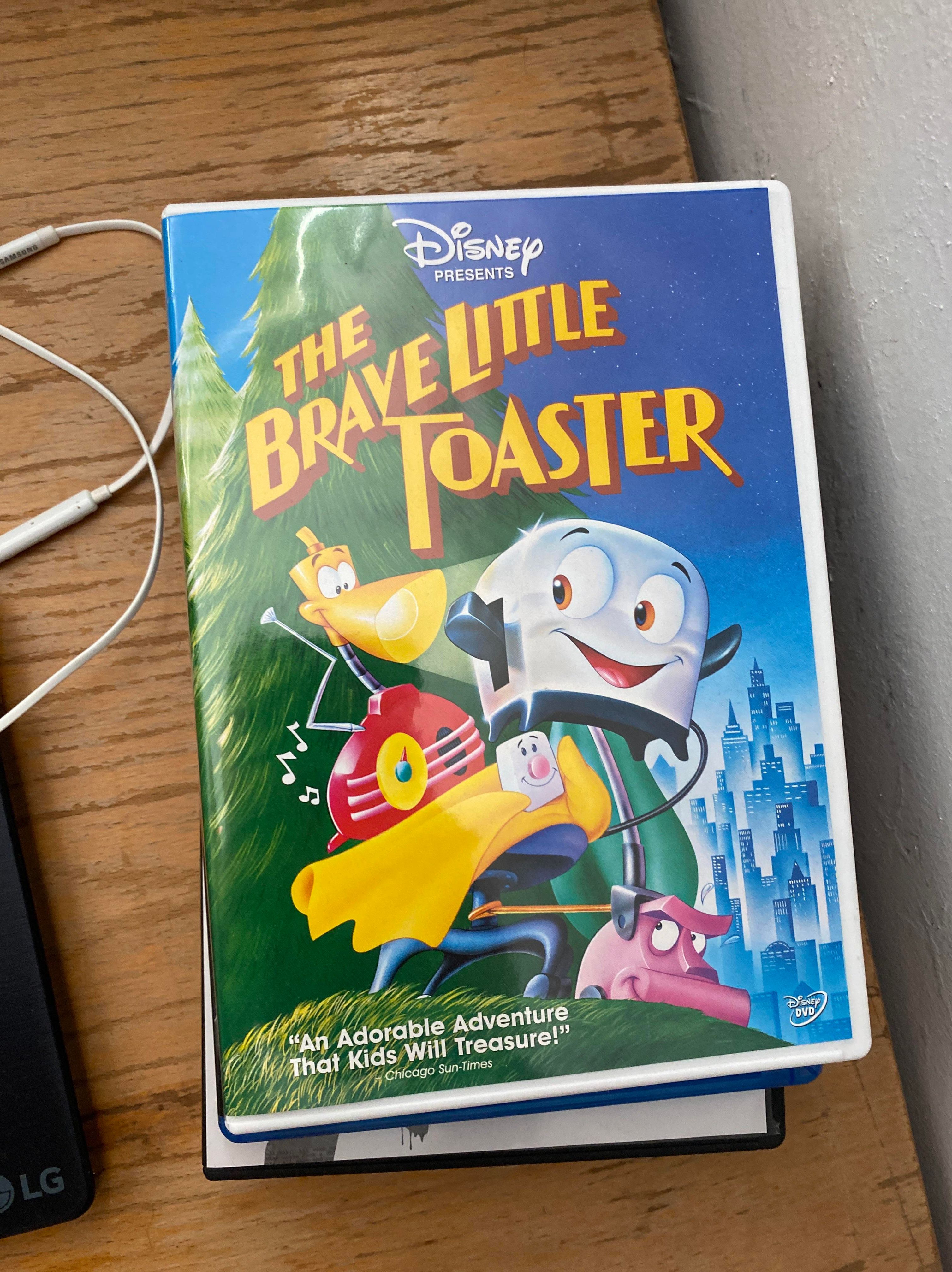 SAMSUNG LG DISNEY PRESENTS THE BRAVE LITTLE 5 TOASTER O "An Adorable Adventure That Kids Will Treasure!" Chicago Sun-Times w! Hligheter mat DISNEY DVD