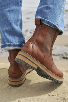 Style meets function in a comfortable Chelsea boot that’s always ready to explore the town and beyond. Chelsea Boots Casual, Boots Casual, Chelsea Boot, Women's Boots, Casual Boots, Chelsea Boots