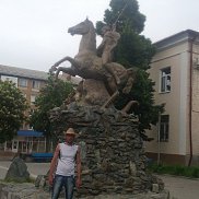 Aleksandr, 42, 