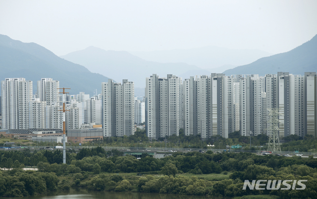 [구리=뉴시스]정병혁 기자 = 사진은 지난 2021년 6월23일 경기 구리시 구리타워에서 바라본 하남시 미사지구의 모습. 2021.06.23. jhope@newsis.com