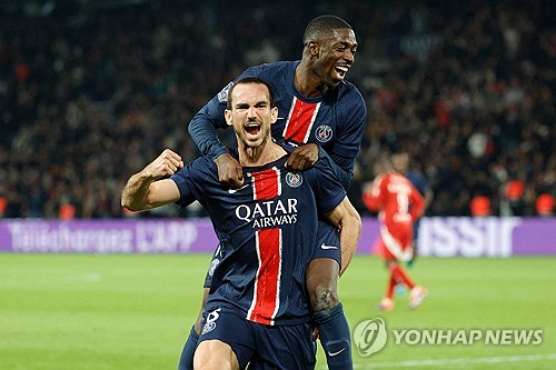 파리 생제르맹(PSG)은 15일(한국시간) 프랑스 파리에 위치한 파르크 데 프랭스에서 열린 브레스트와의 2024-25시즌 프랑스 리그1 4라운드 홈경기에서 3-1 역전승을 거뒀다. 이날 PSG가 역전승에 성공해 4연승을 질주한 가운데 이강인은 선발로 나와 끝까지 그라운드에 남으면서 시즌 첫 선발 풀타임을 소화했다. 연합뉴스