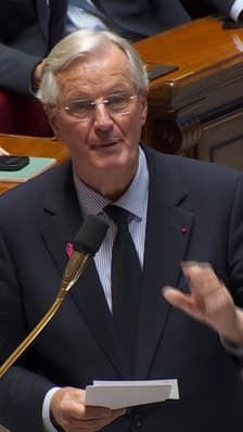 "Plus vous serez agressive, plus je serai respectueux": Les saillies de Michel Barnier en réponse aux chefs de groupes parlementaires à l'Assemblée nationale