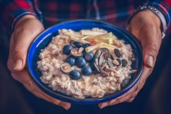 Beliebtes Frühstück: Haferflocken können sich positiv auf unsere Verdauung auswirken.