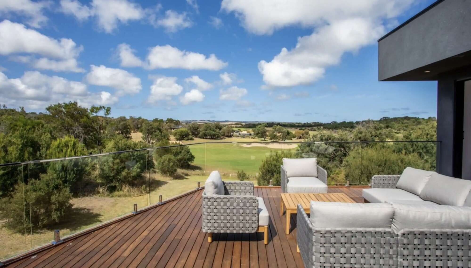 Views of Moonah Links Fingal