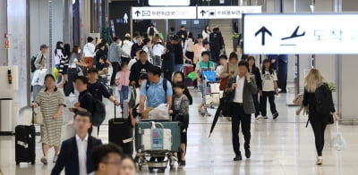 "공항 폭파시킬 것"…협박 전화에 경찰 수색 중