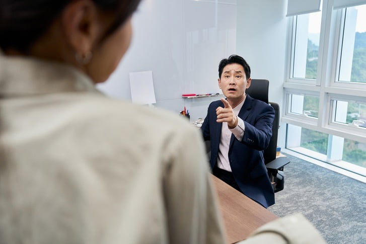 퇴사 직원에 인수인계 부탁했다가…"해고수당 내놓으래요" [곽용희의 인사노무노트]