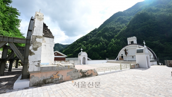 하늘을 지붕 삼아, 산을 벽 삼아… 잿더미 속 다시 싹튼 신앙의 씨앗