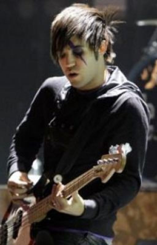 boy with the bass (A Pete Wentz fanfic) by writingnetty