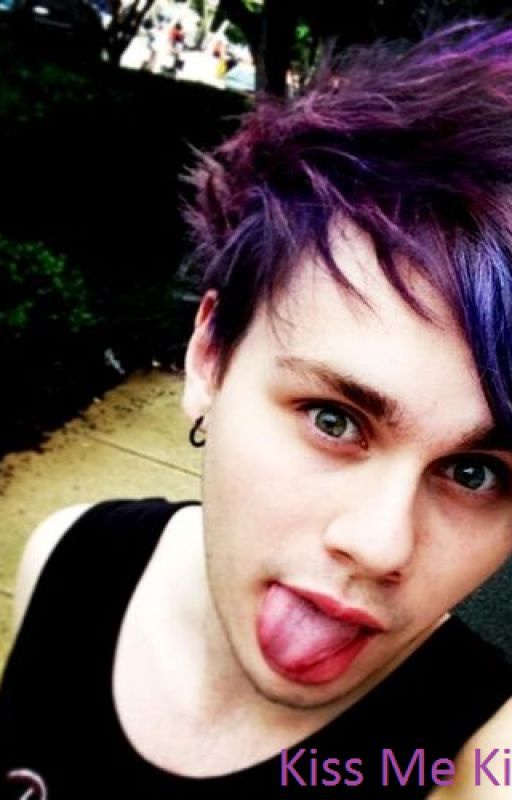 Kiss Me Kiss Me (A Michael Clifford love story) by NiallsCrazyMOFOxx