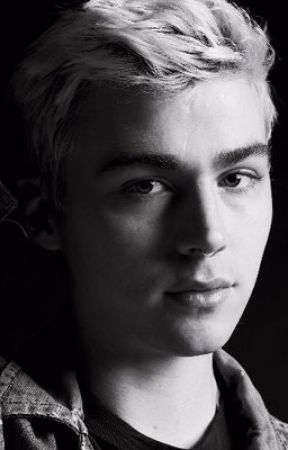 Alex Standall/Miles Heizer imagines by taescrispyhair