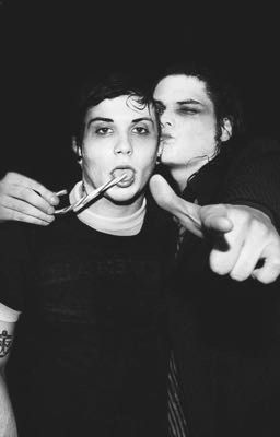 .toxic lips. [a frerard fanfiction] cover