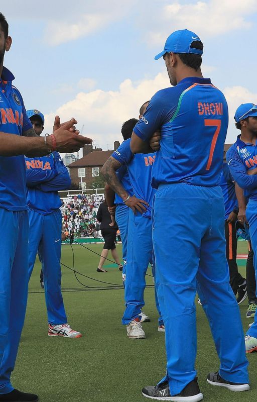 Indian spectators attacked the homes of the Indian team by voicenews78