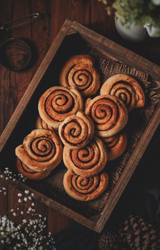 Cinnamon Buns by Rand0m_Studi0s