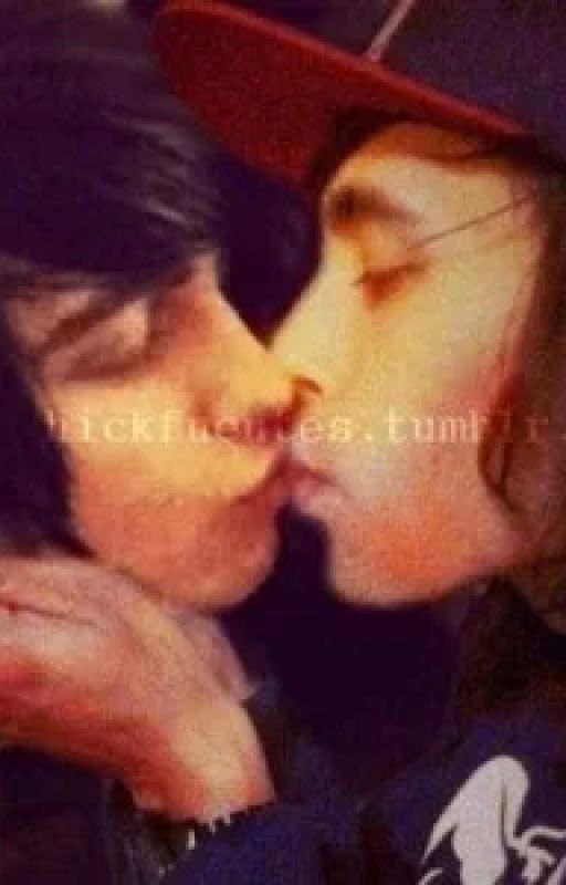 KELLIC FANFIC!!! (Kellin Quinn x Vic Fuentes) by Archeriverence