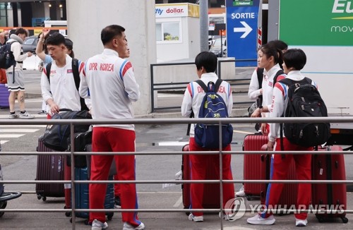 朝鲜体育代表团飞抵巴黎