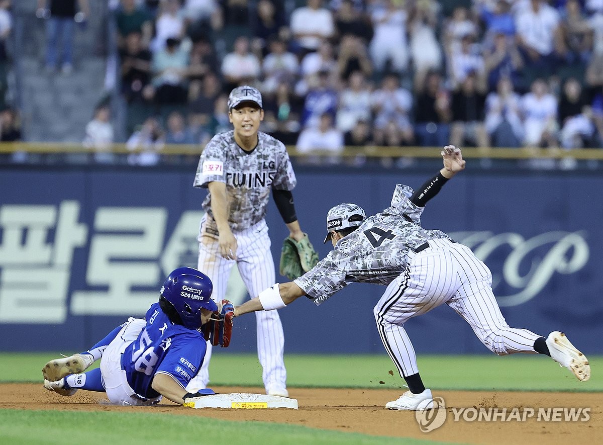 도루하는 김지찬…잠실야구장