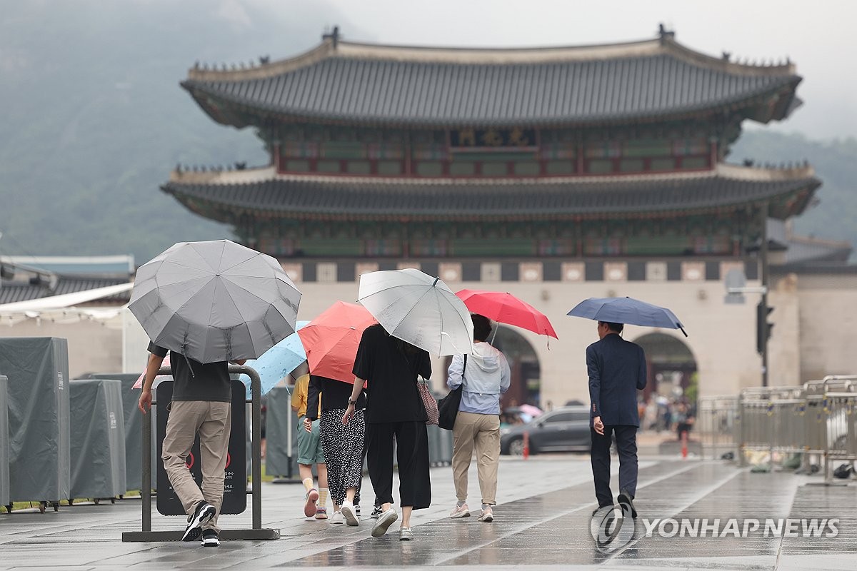 비 내리는 광화문