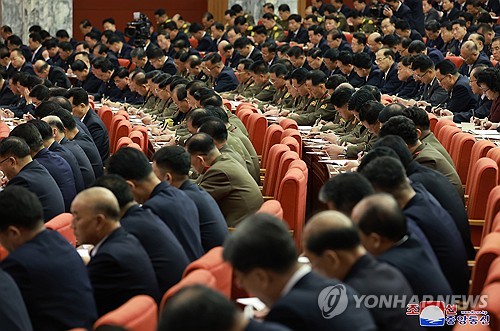 김정은 "경제 확연한 상승세"…전원회의서 대외ㆍ군사언급없이 종료