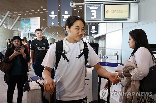 [올림픽] '씁쓸한 귀국길' 안세영 "한국서 다 얘기할 것…기다려달라"