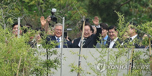 文在寅前大統領と李在明代表が面会