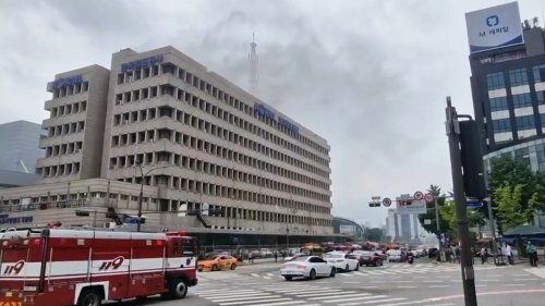 >서울역 바로옆 코레일건물서 화재…인명피해 없이 큰 불길 잡혀