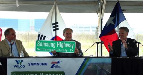 (LEAD) Texas governor visits Samsung Electronics' chip facility