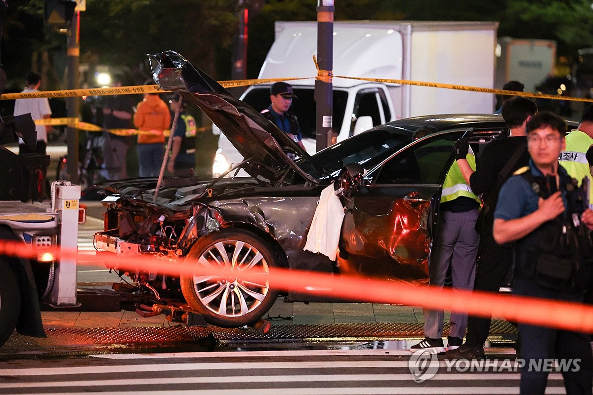 시청역 인근 대형 교통사고…인도 돌진해 9명 사망·4명 부상