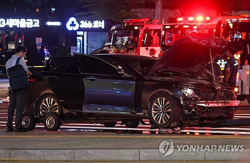  Une voiture fauche des piétons dans le centre de Séoul et fait 9 morts et 4 blessés