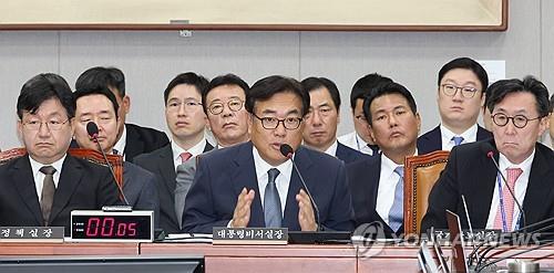 국회 운영위 출석한 대통령실 참모들