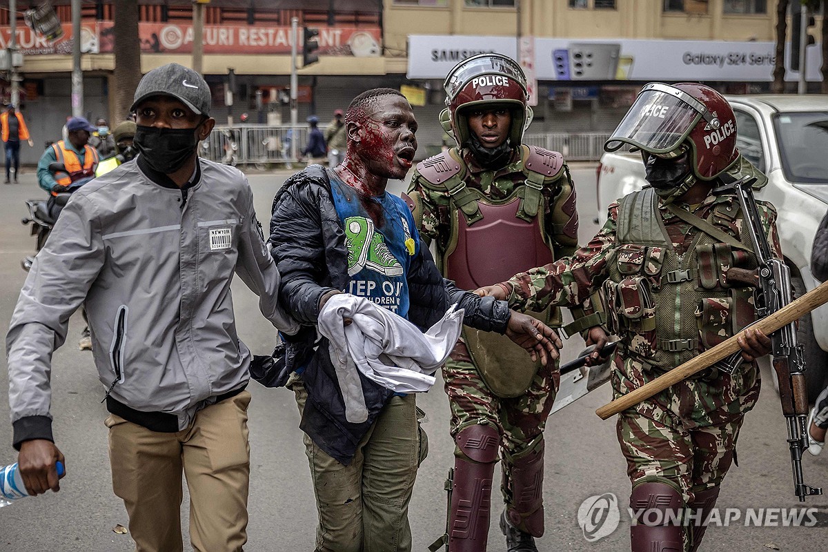 '사상자 400명'…케냐 나이로비 증세 반대 시위 유혈진압