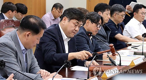 업종별 최저임금 논의 본격화…"차별 조장"vs"자영업자 어려워"