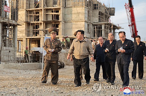 正恩氏　水害被災地を視察