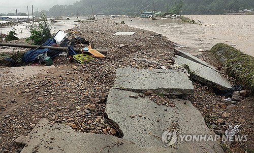 '물폭탄' 4명 사망·1명 실종…충청·전라, 침수 고립 피해 속출