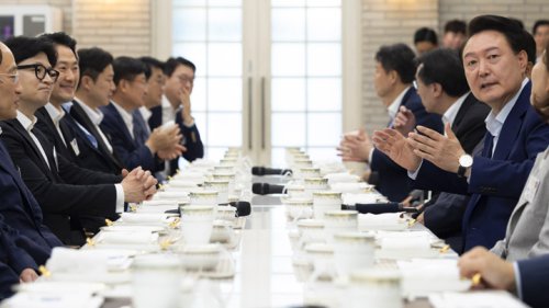 윤석열 대통령, 국민의힘 신임 지도부 및 당대표 후보 출마자들과 만찬