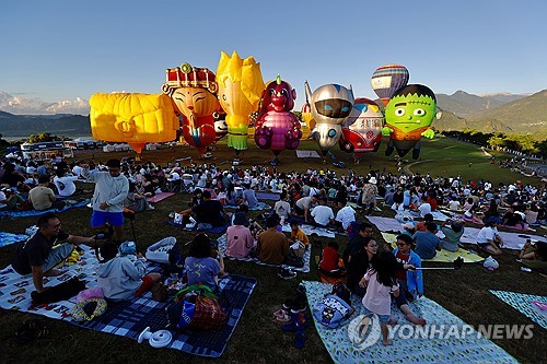 '이색 열기구 한자리에'…대만 타이둥 '국제 열기구 축제'