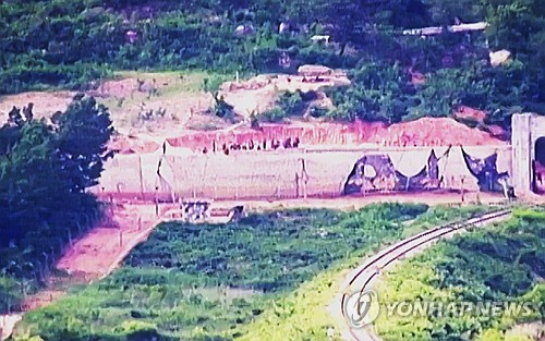[김귀근의 병영터치] 북한이 군사분계선 일대에 방벽 세우는 이유는