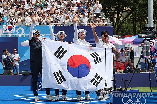 '신궁' 임시현, 파리서도 양궁 3관왕…'막내' 남수현 은메달