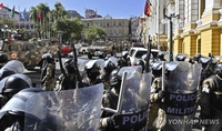 [속보] 볼리비아軍, 장갑차 앞세워 대통령궁 진입…"쿠데타 진행중"