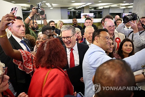 "英총선, 노동당 과반 압승-집권 보수당 참패…14년만 정권교체"