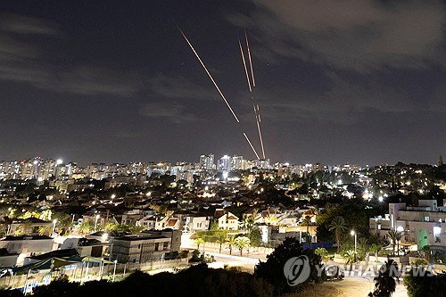 이란 "방어권 행사…이스라엘 추가 보복 없으면 보복 조치 종료"