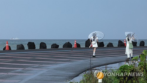 제주 한라산에 사흘간 612.5㎜ 비…23일까지 최대 120㎜↑ 더