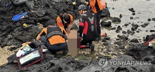 50대 제주해녀 조업중 물에 빠져…심정지 상태로 병원 이송