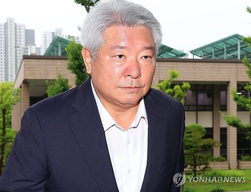 김홍일 방통위원장, 탄핵안 보고 전 사퇴…취임 반년만(종합)
