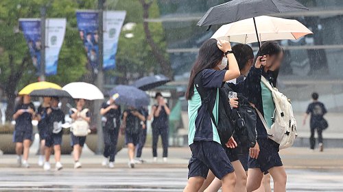 '비는 오는데'… 부산 벡스코