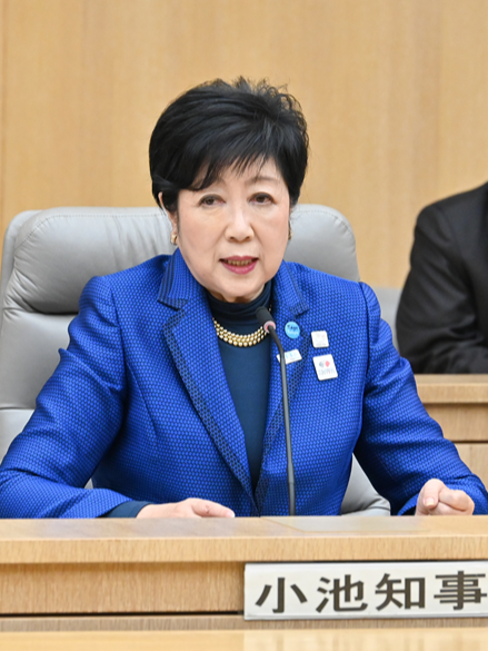 東京都知事の小池百合子氏