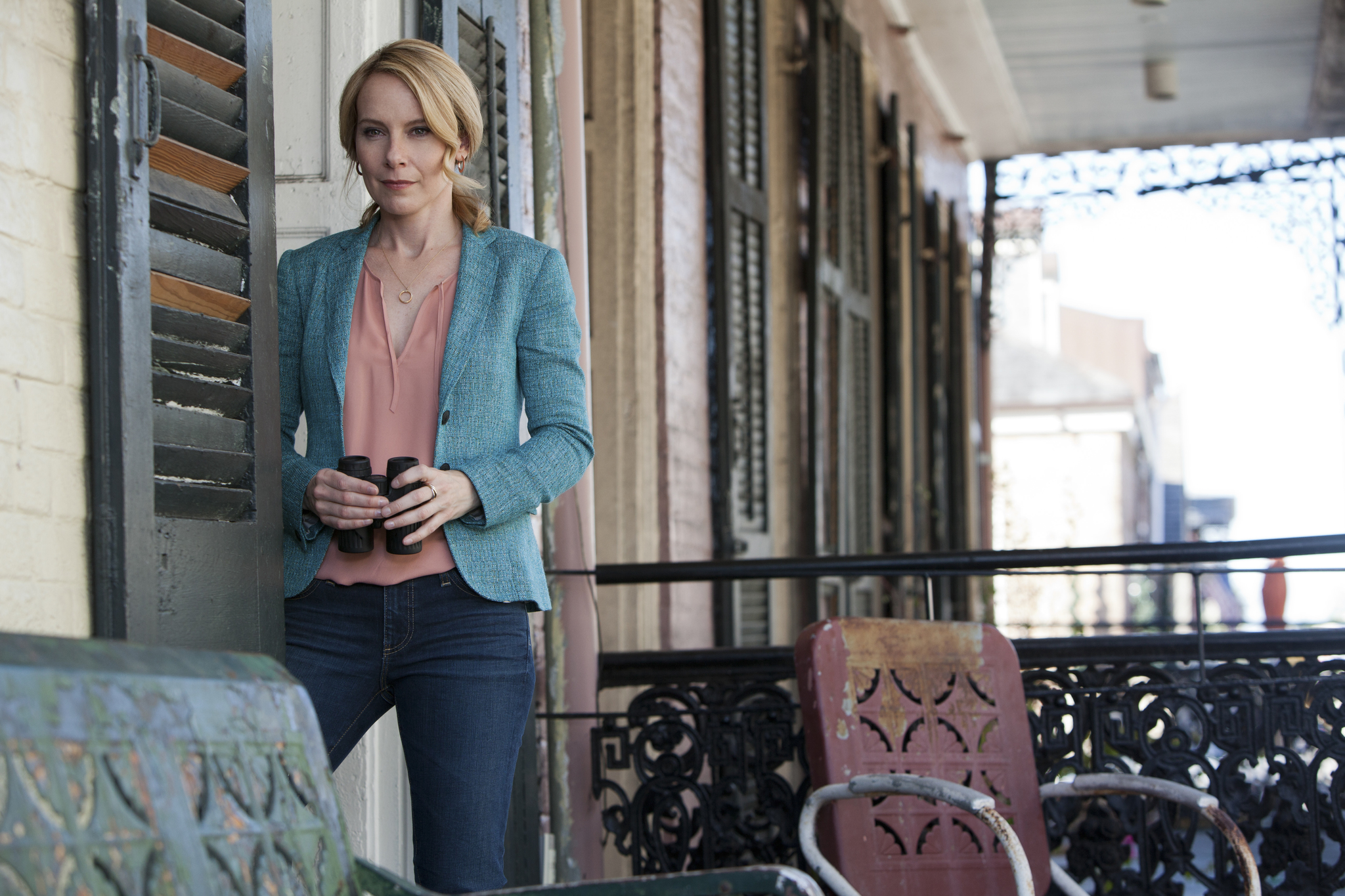 Amy Ryan in Escape Plan (2013)