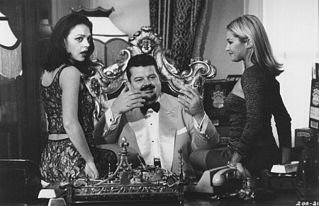 Robbie Coltrane, Daisy Beaumont, and Nina Muschallik in The World Is Not Enough (1999)