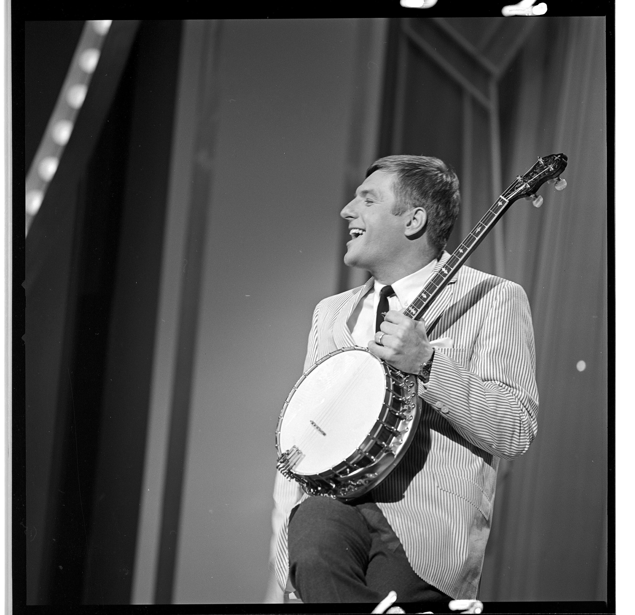 Jerry Van Dyke in The Hollywood Palace (1964)